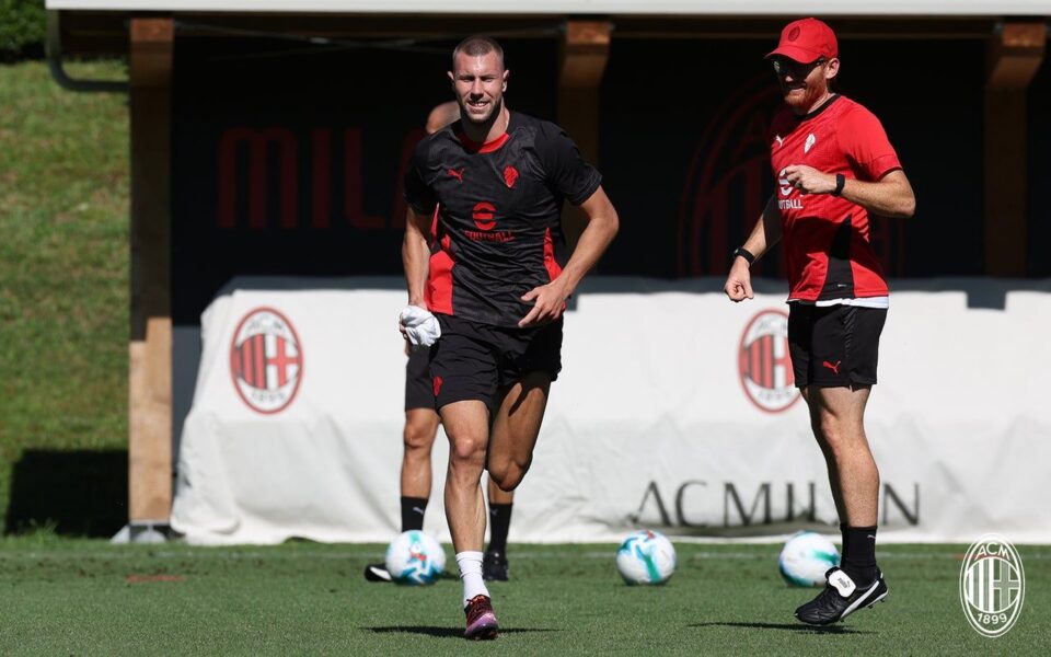 Milan, Pavlovic ha un compito delicato: fermare l’ex De Katelaere