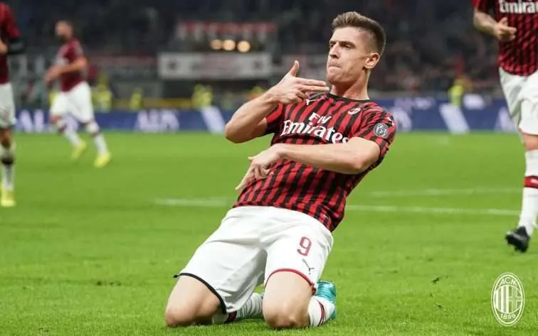 Piatek sul Milan: “È stato un sogno, ma ancora oggi cercano il 9 giusto”. L’intervista