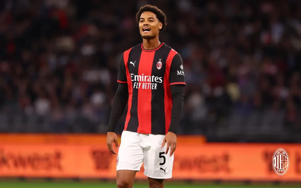 De Winter: “Il Milan ha la pressione di vincere titoli. Stiamo lavorando per questo”